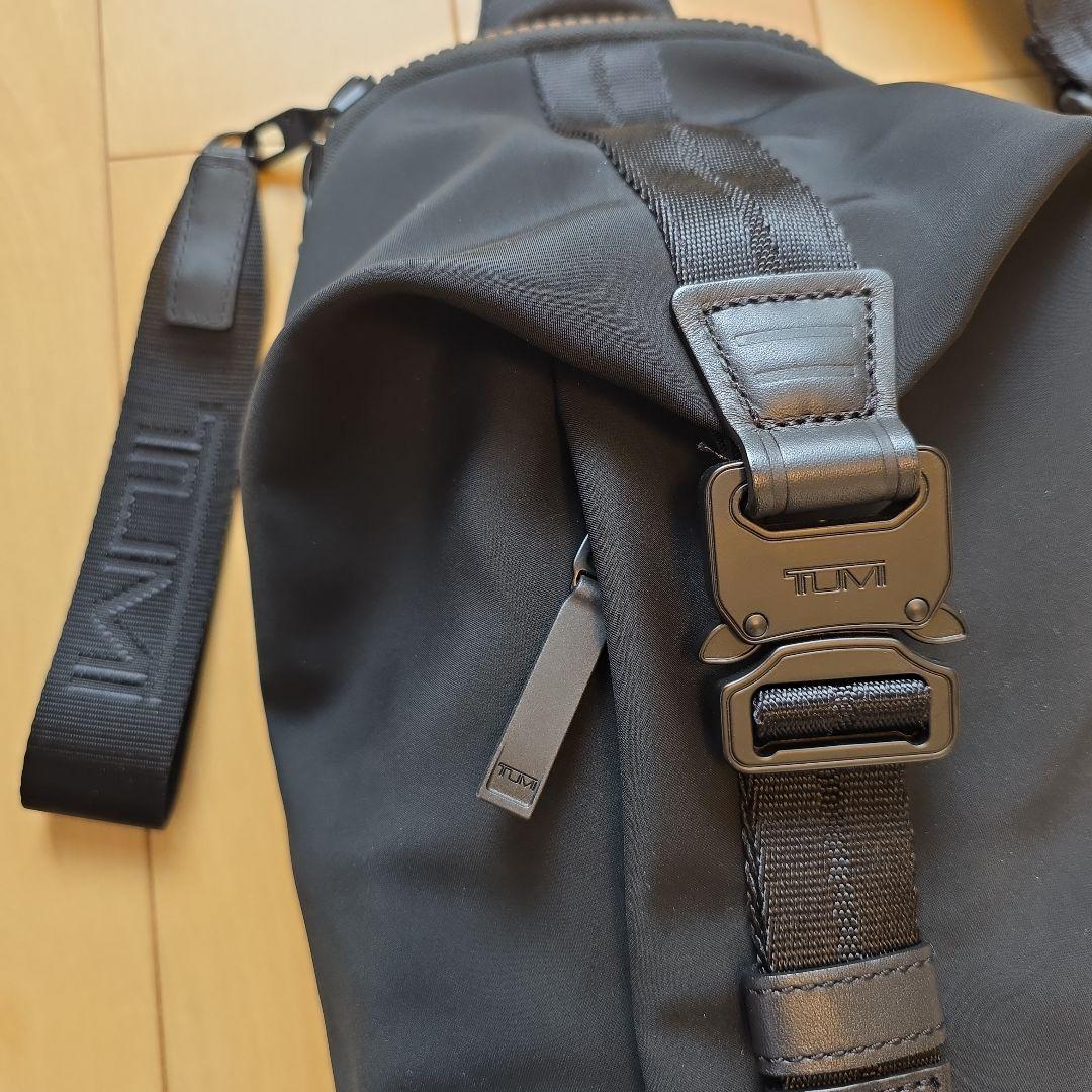 トゥミ TUMI バッグ メッセンジャー ボディバッグ スリング ブラック美品
