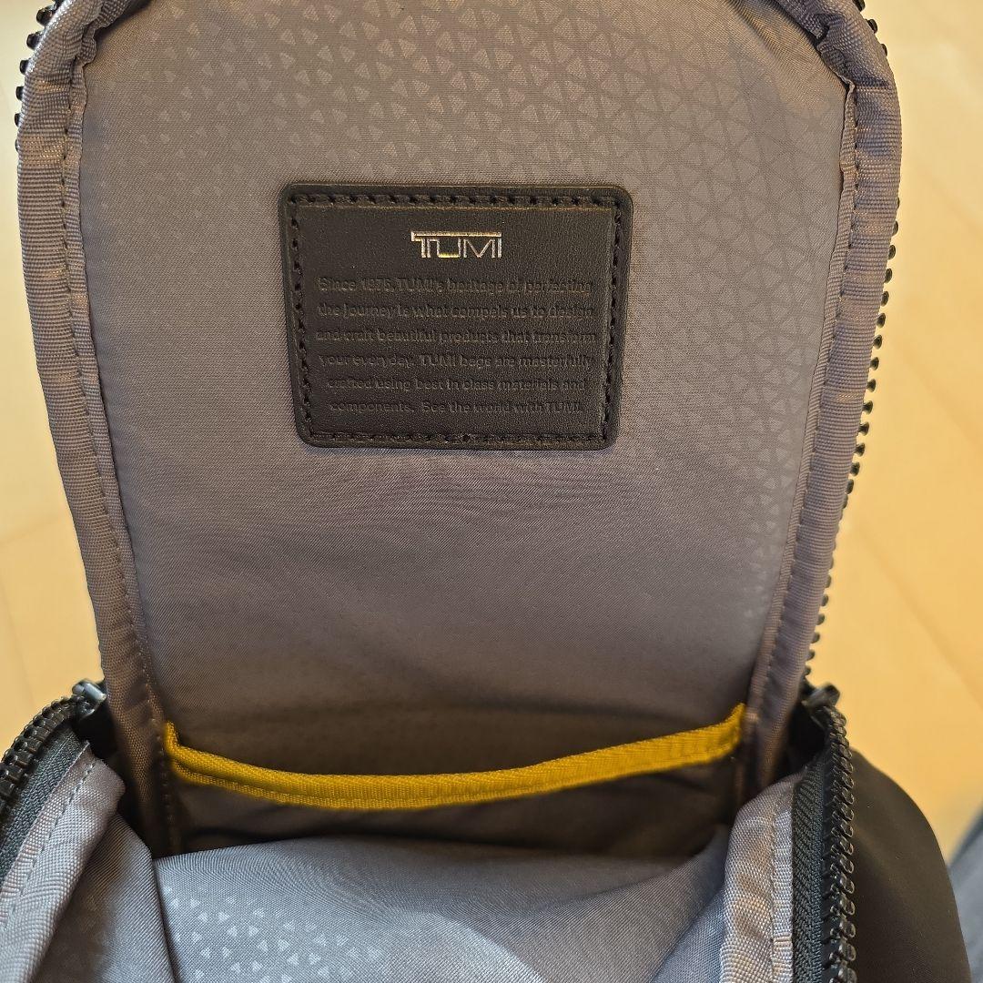 トゥミ TUMI バッグ メッセンジャー ボディバッグ スリング ブラック美品