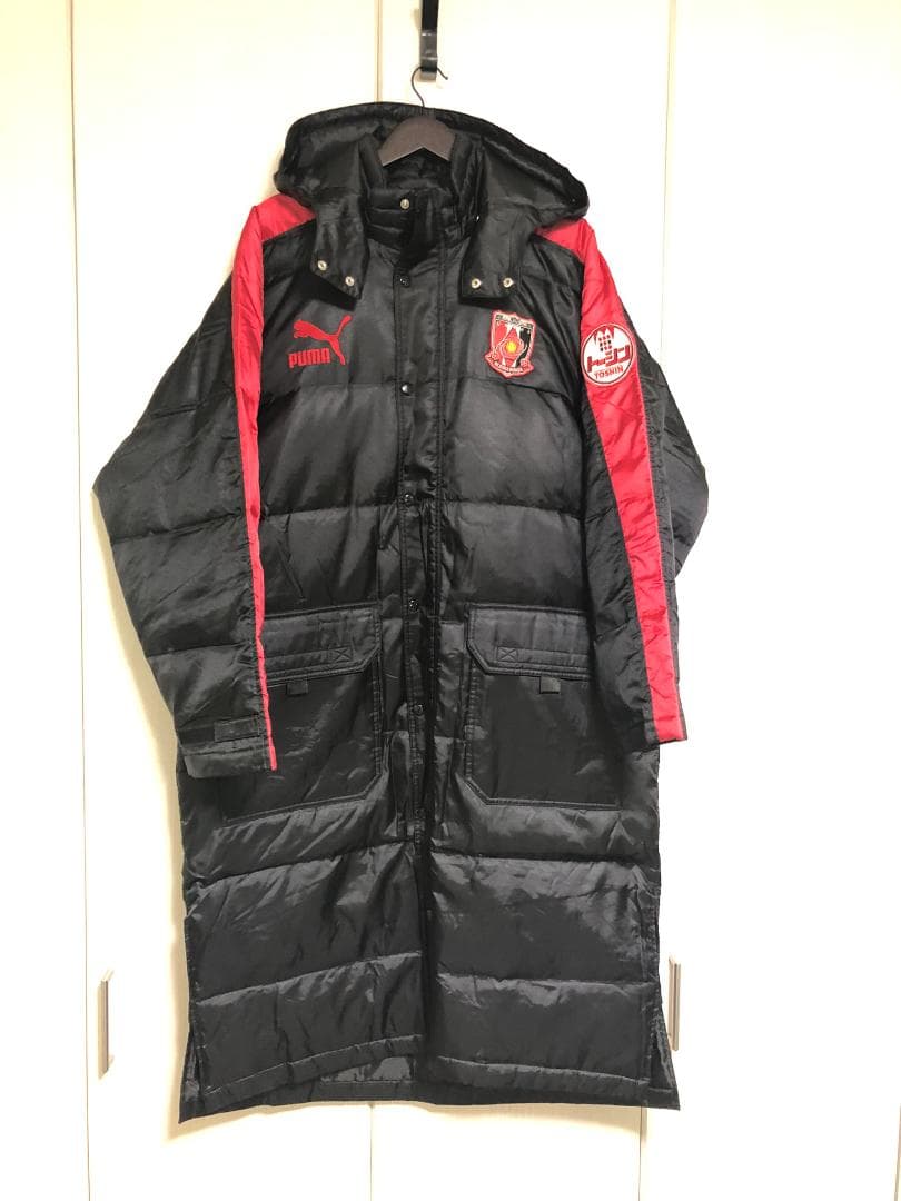 PUMA ダウンコート ベンチコート 黒×赤 浦和レッズ 　JASPO　Ｌ-Ｏ