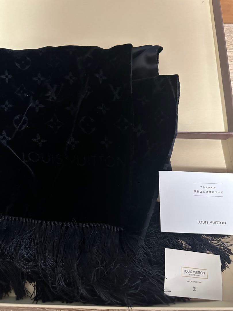 LOUIS VUITTON ブラックベルベットマフラー