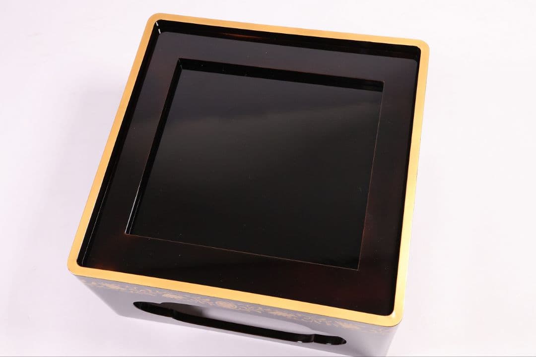 【MB208】輪島塗 家紋金蒔絵 五段重箱 台付 剣片喰花唐草 黒塗梨地 天然木