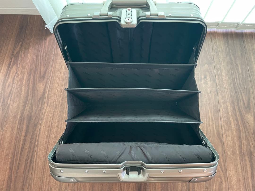 リモワ トパーズ チタニウム ビジネストロリー 28L 2輪