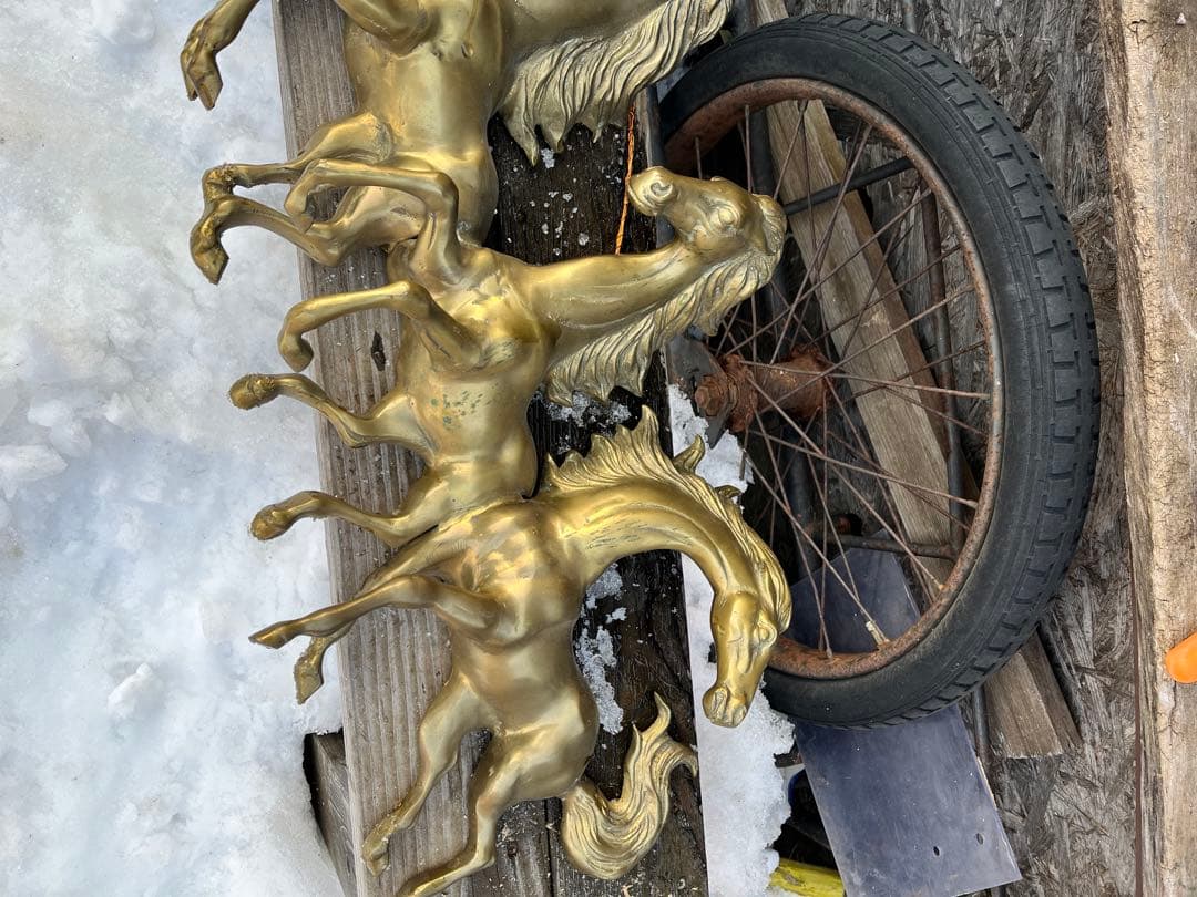 真鍮の馬の壁掛け、真鍮の馬、馬の壁掛け、120センチ、高さ約40．重さ9キロ