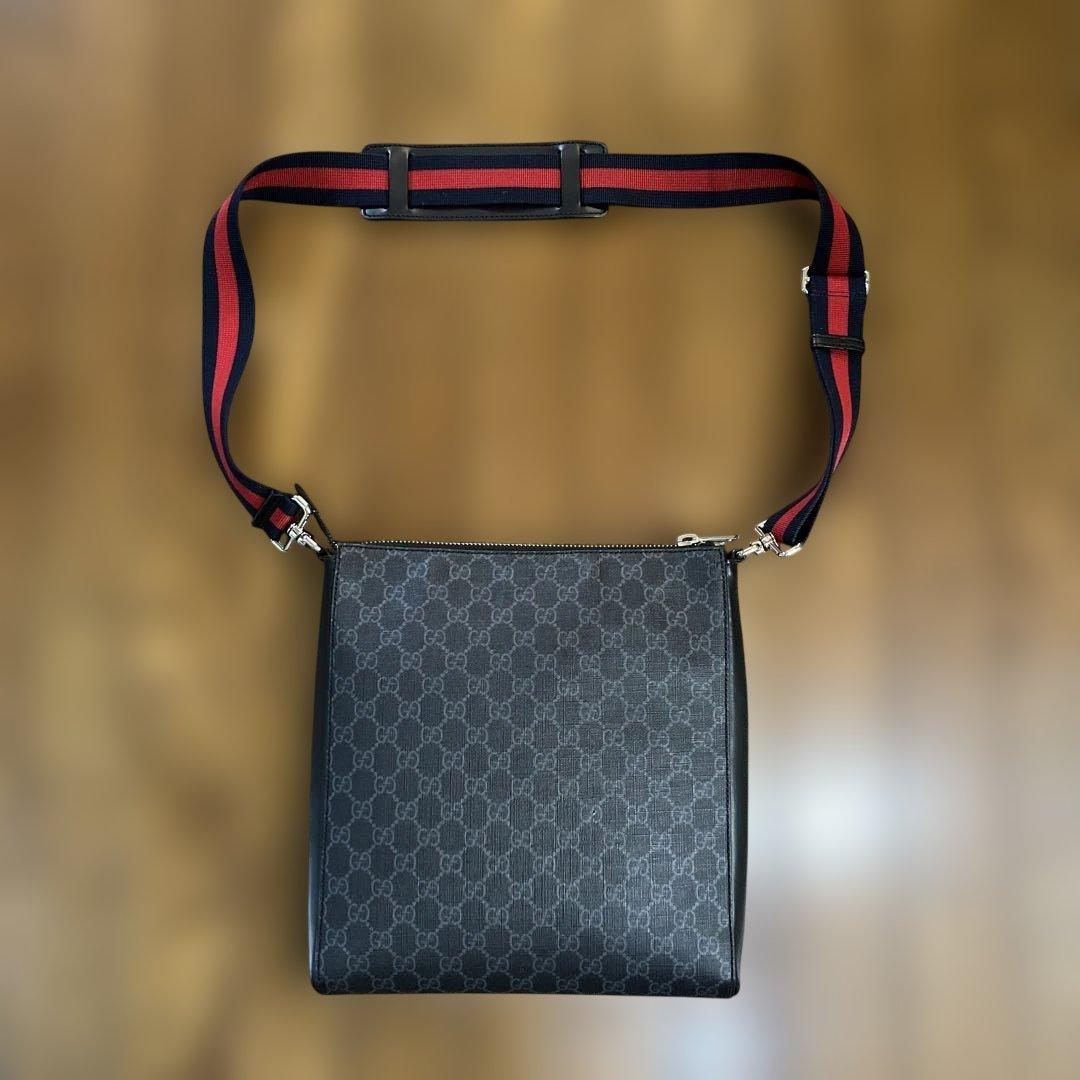 Gucci GGパターンブラック メッセンジャーバッグ