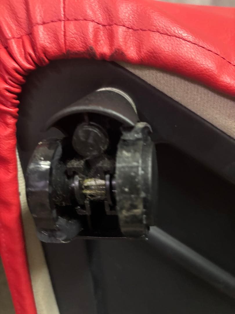 【Cassina取扱い　BALERI ITALIA、‼️】1人掛けソファ【赤色】