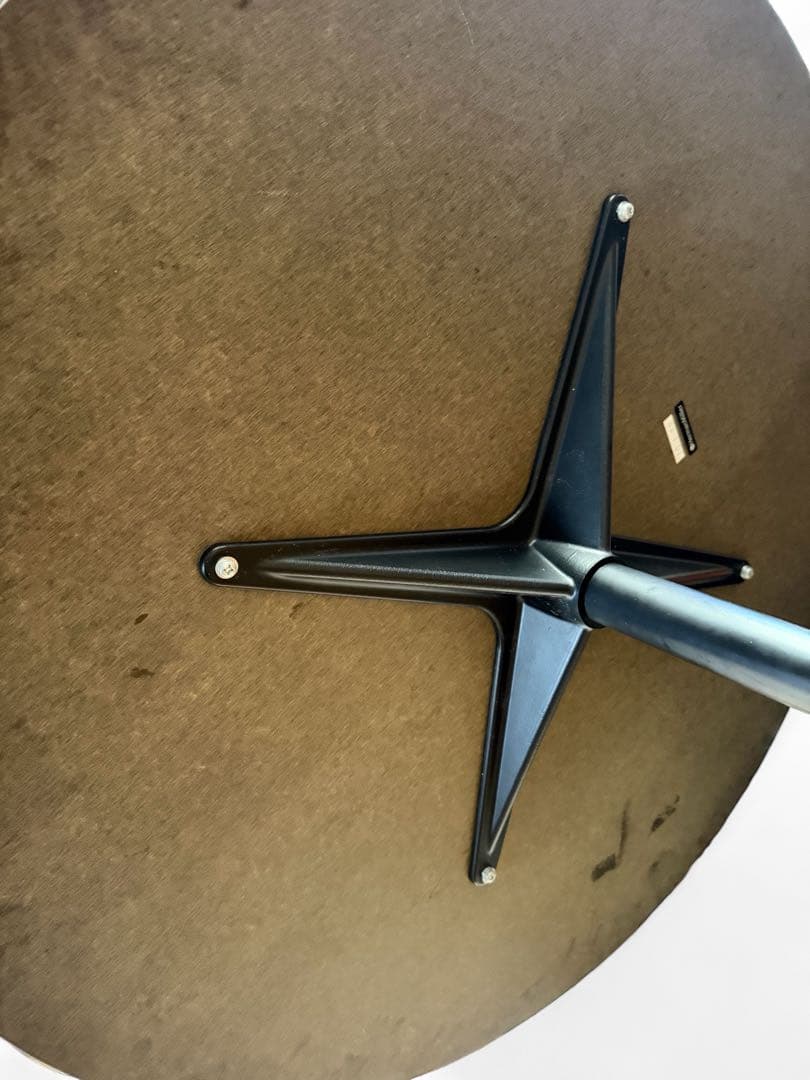 イームズテーブル - コントラクトベース