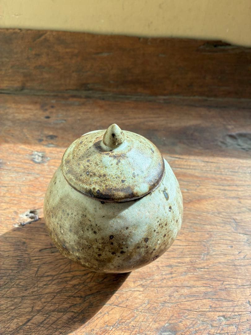 小野哲平作 陶器製丸型容器 蓋付き グレー