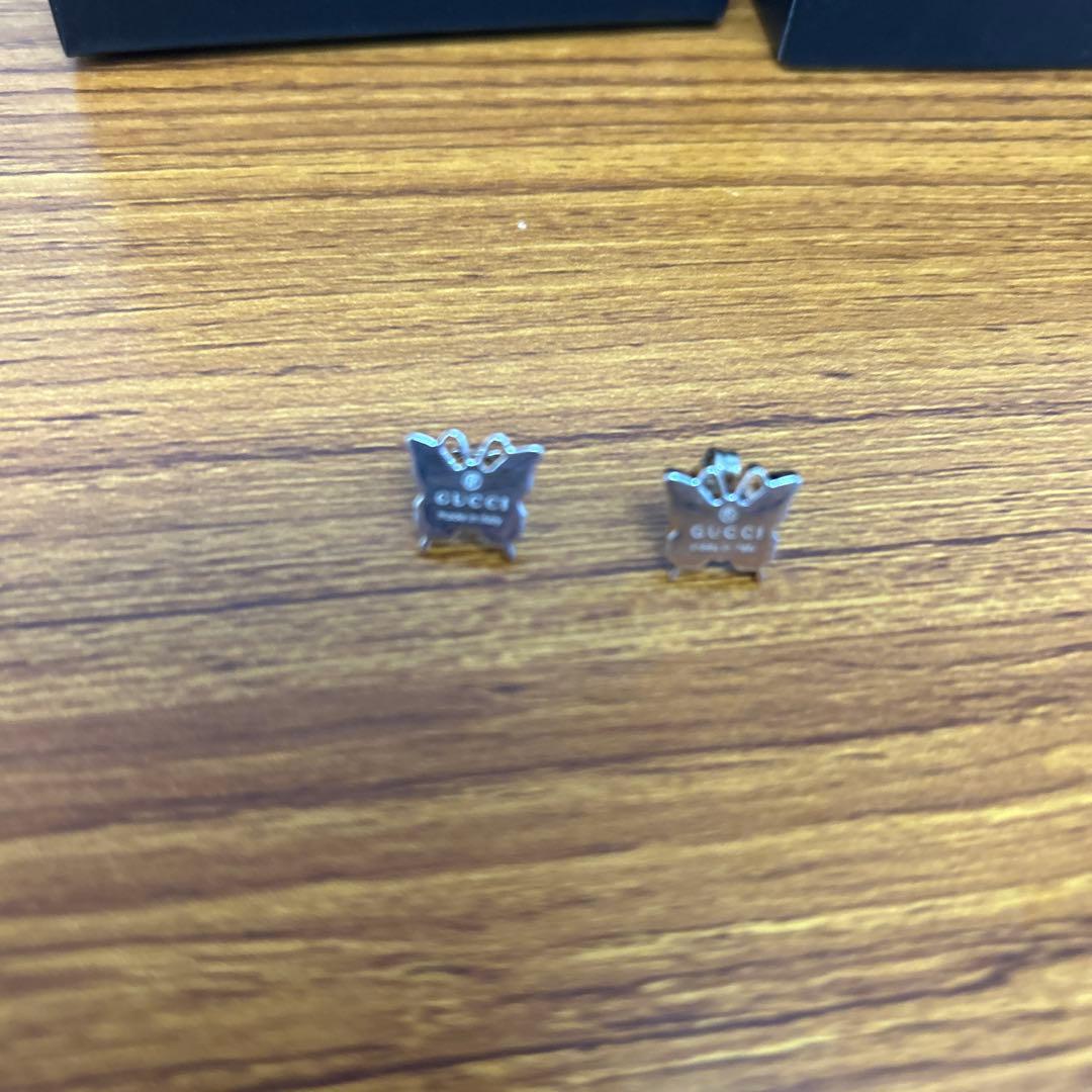 L*a様 GUCCI シルバーピアス 蝶型　箱付き