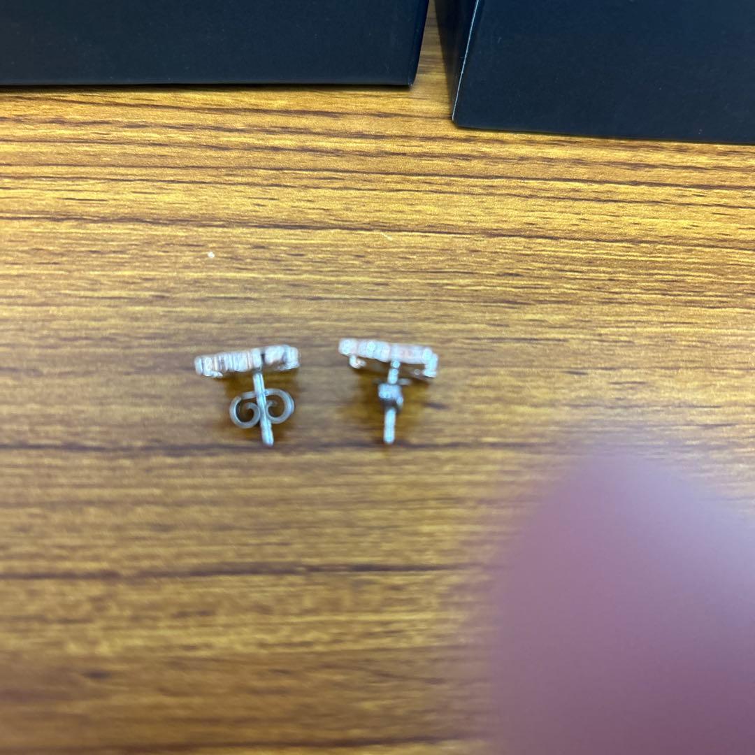 L*a様 GUCCI シルバーピアス 蝶型　箱付き