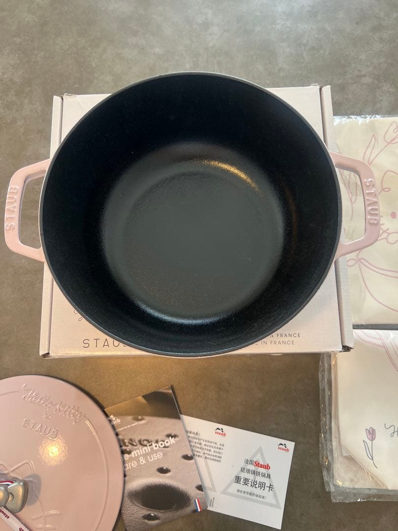 即日発送　新品日本未発売海外限定　ストウブ ハローキティコラボ　ワナベ24cm
