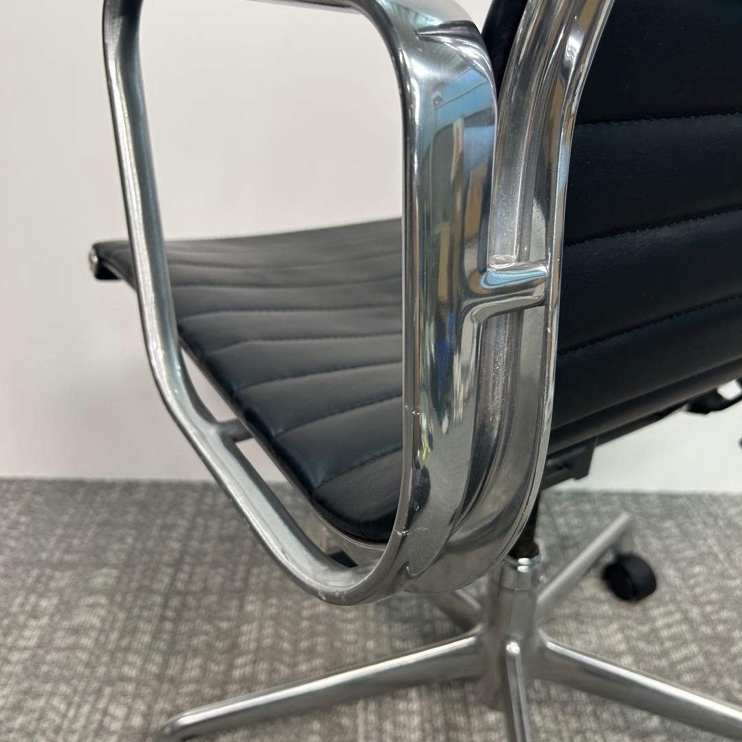 A. ハーマンミラー キャスターチェア アルミナムチェア 本革