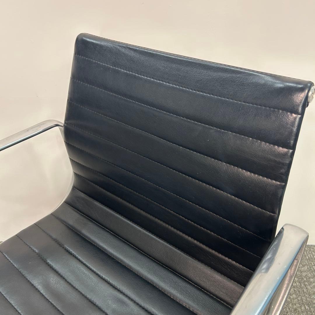 A. ハーマンミラー キャスターチェア アルミナムチェア 本革