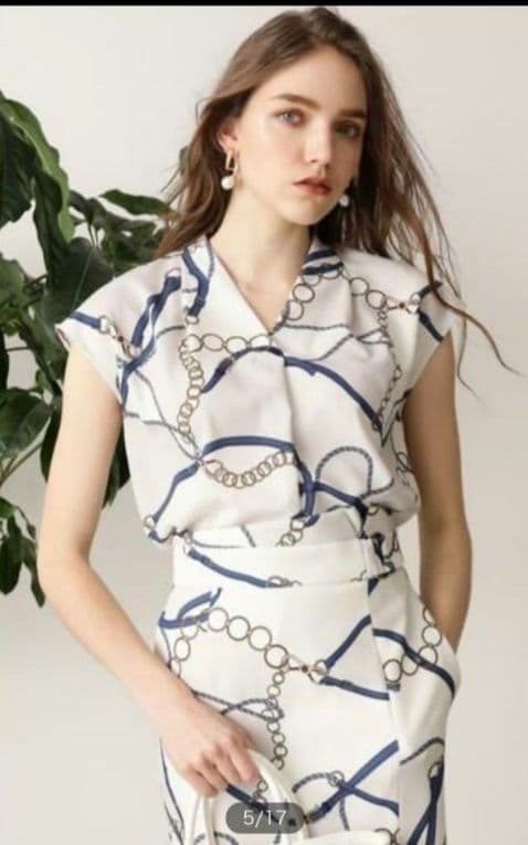 スカーフプリントブラウス　ピンキーアンドダイアン