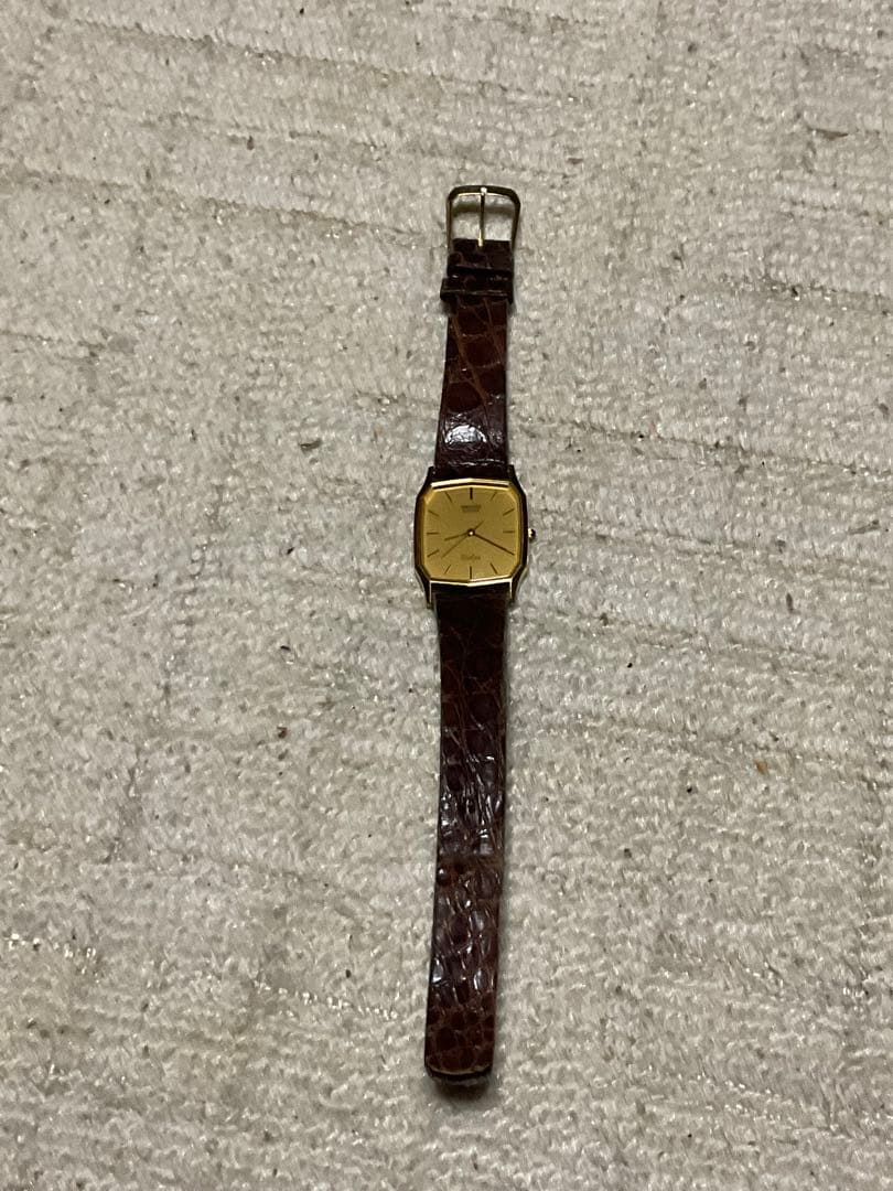 革ベルトばかりの腕時計　6個。タグホイヤー他、SEIKO等。【中古品　電池式】。