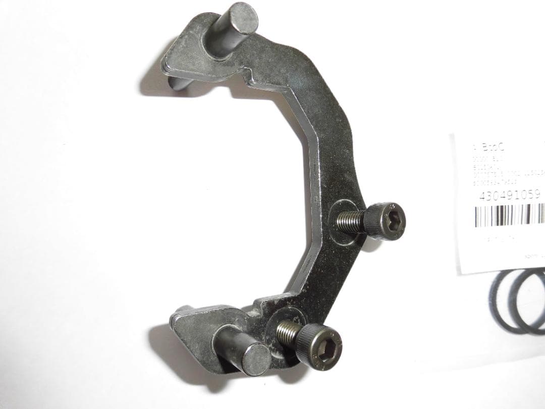 ゼファー400(Ｃ型)　リアブレーキキャリパー(2pot) バリオスにも