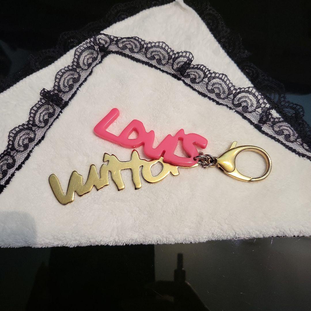 LOUIS VUITTON ロゴキーホルダー