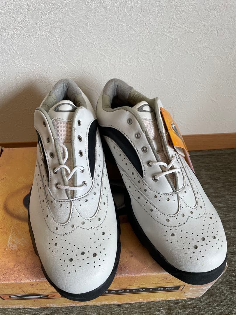 【新品】2002年製 OAKLEY ゴルフシューズ 25.5cm 白 箱付き