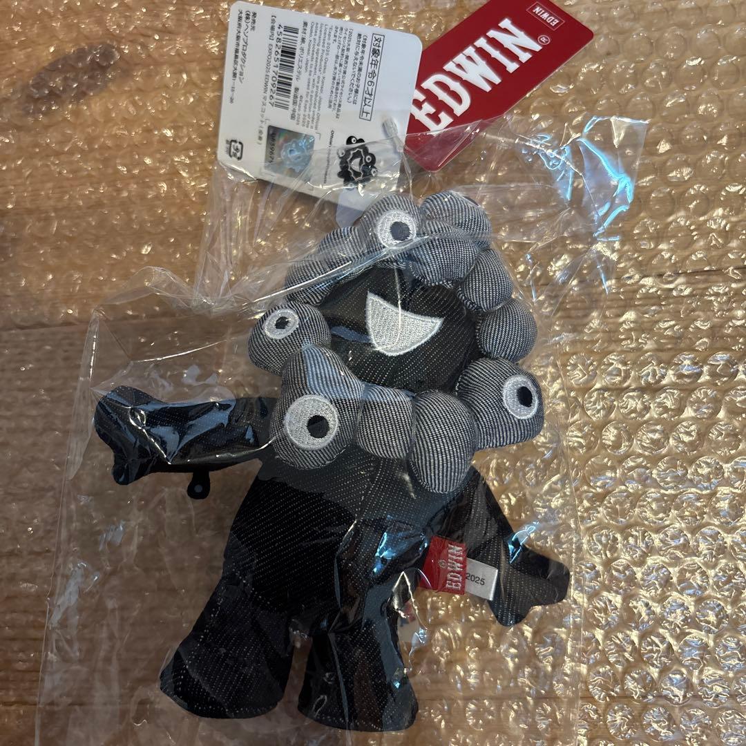 ミャクミャク EDWIN コラボ キーホルダー 黒 デニム ぬいぐるみ
