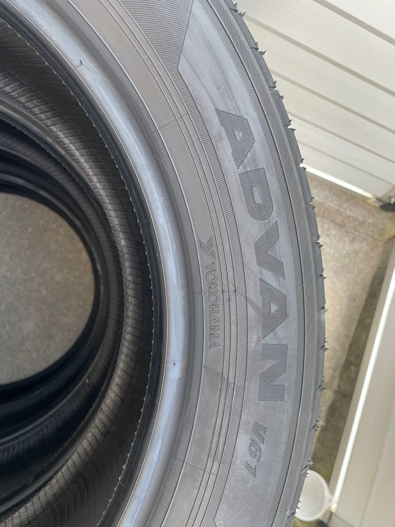 新車外し　ヨコハマ　ADVAN V61 225/55R18 4本　レクサスLBX