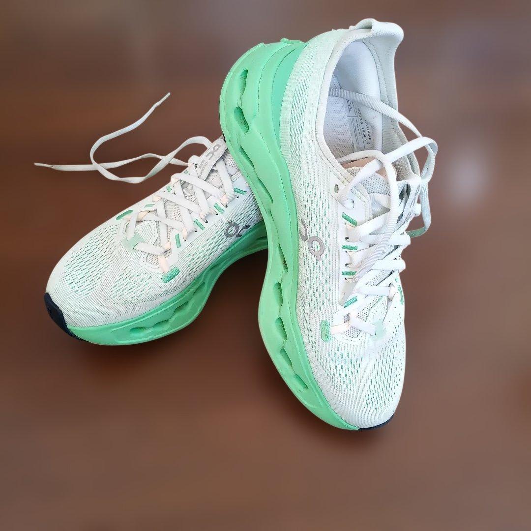 On Cloudサーファーマックス ホワイト/ミントグリーン