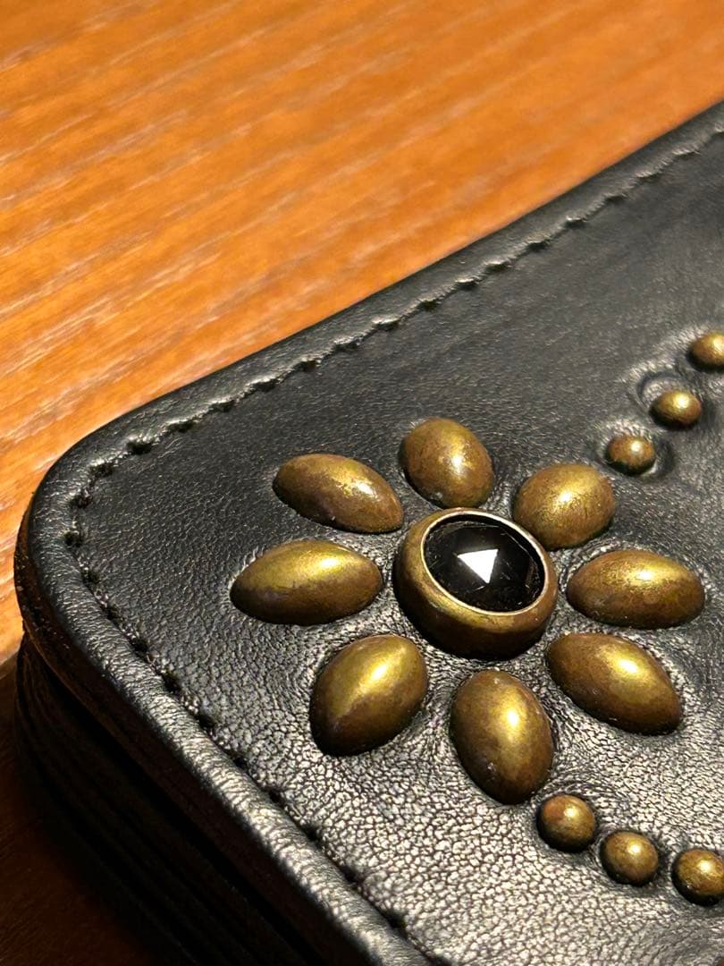 ミントコンディション★HTC★スタッズ長財布