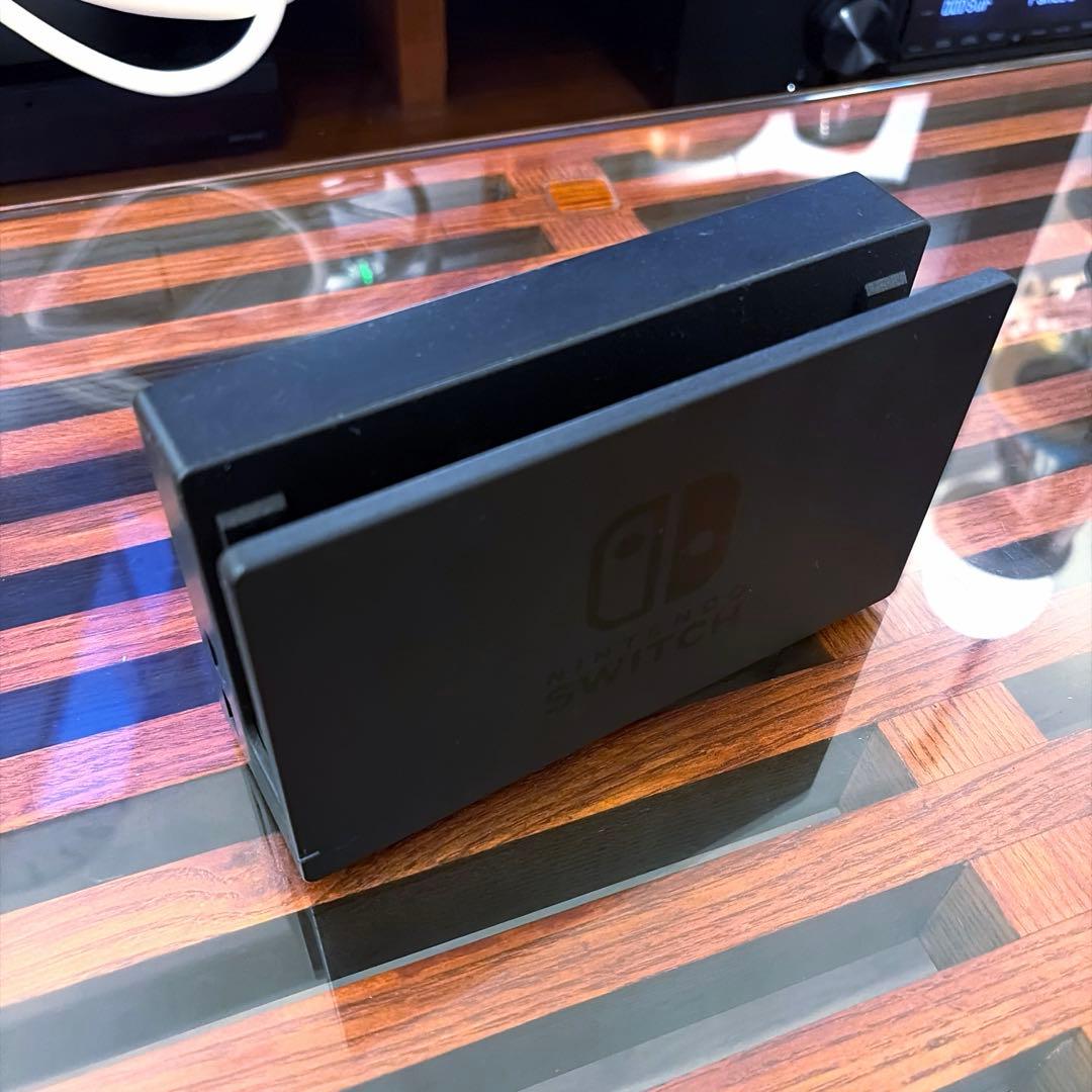 Nintendo Switch本体 HAC-001 黒ジョイコン 充電グリップ付