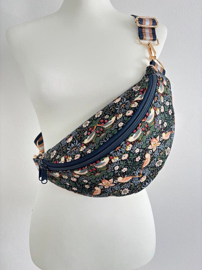 ウィリアムモリス　いちご泥棒　ボディバッグ