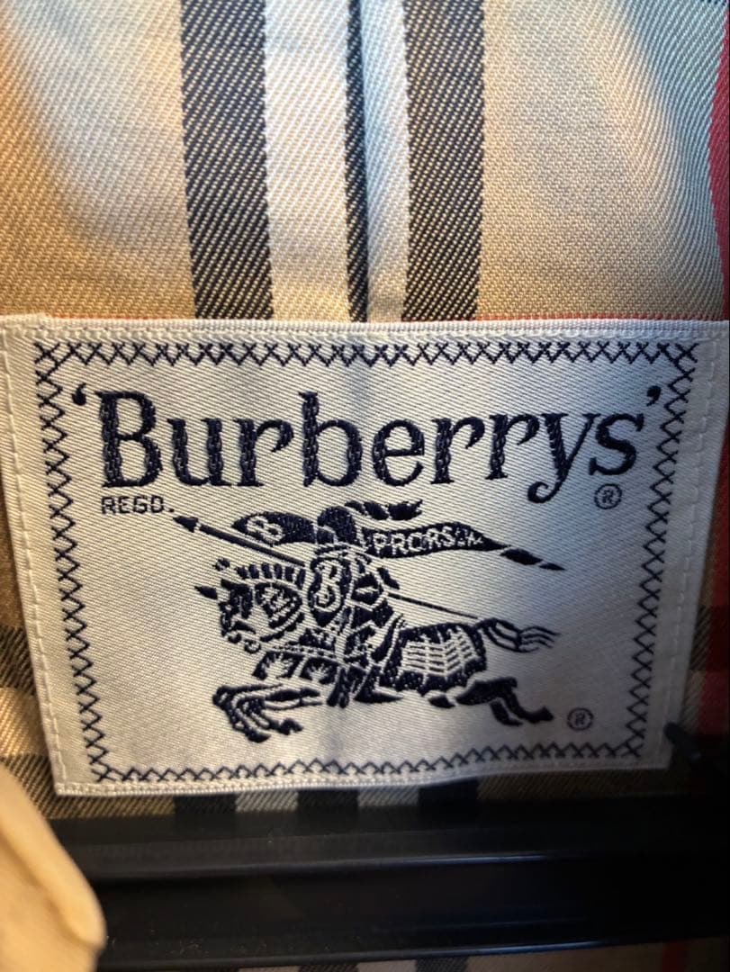 ベージュ ダブルブレスト トレンチコート　burberry