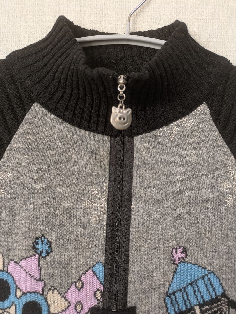 アルベロベロ♥️レトロぶたさんいっぱいニットハイネックニットセーター