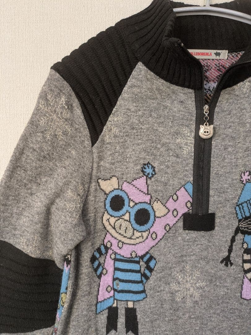 アルベロベロ♥️レトロぶたさんいっぱいニットハイネックニットセーター