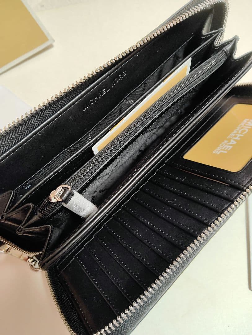 MICHAEL KORS マイケルコース 長財布　レディース　メンズ