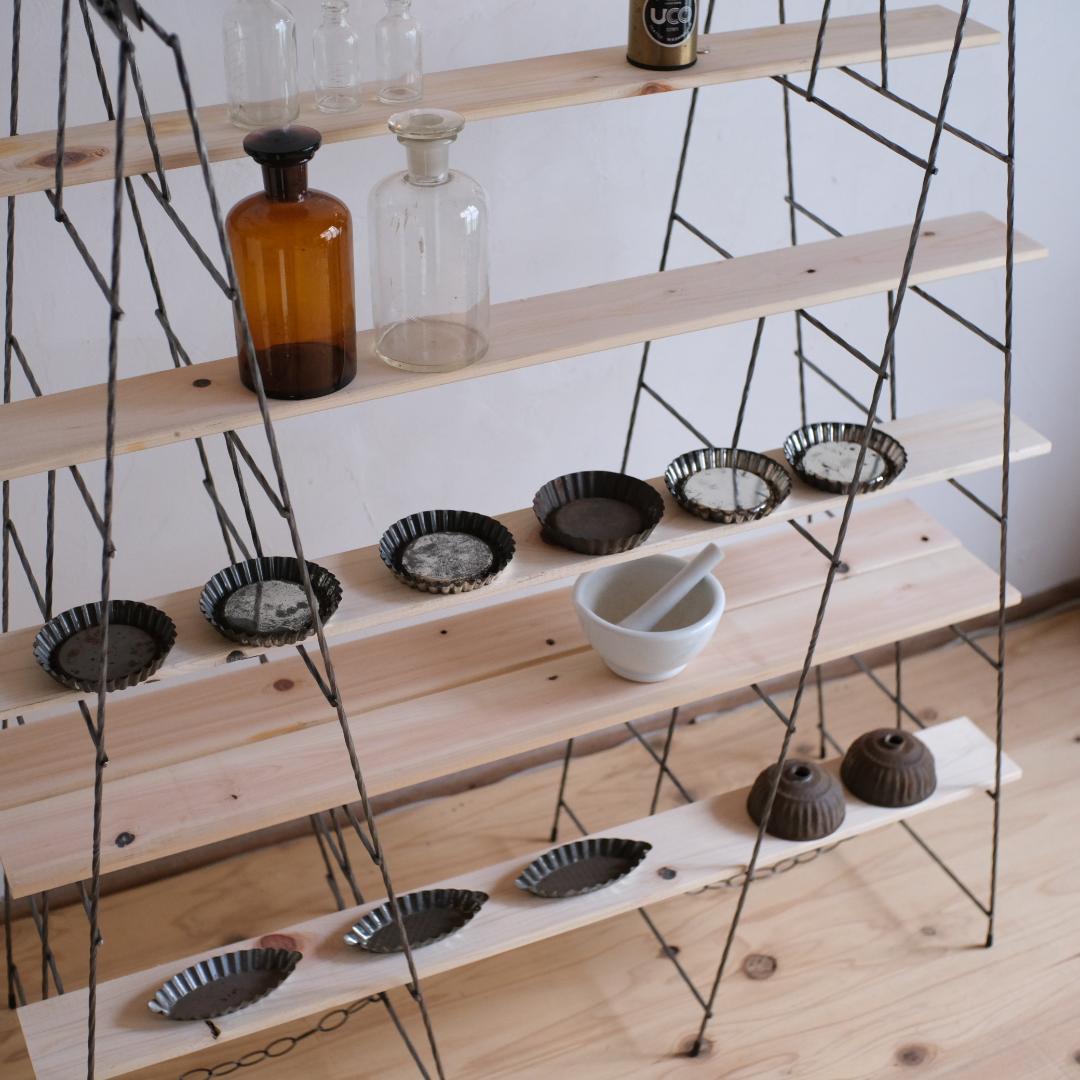 無骨なアイアン脚＆ウッドの飾り棚ｐ アトリエ ラック 蚤の市