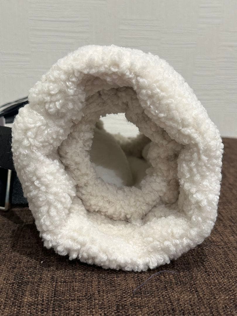 新品未使用新作G/FOREジーフォア　レザーハンドウォーマーホワイト