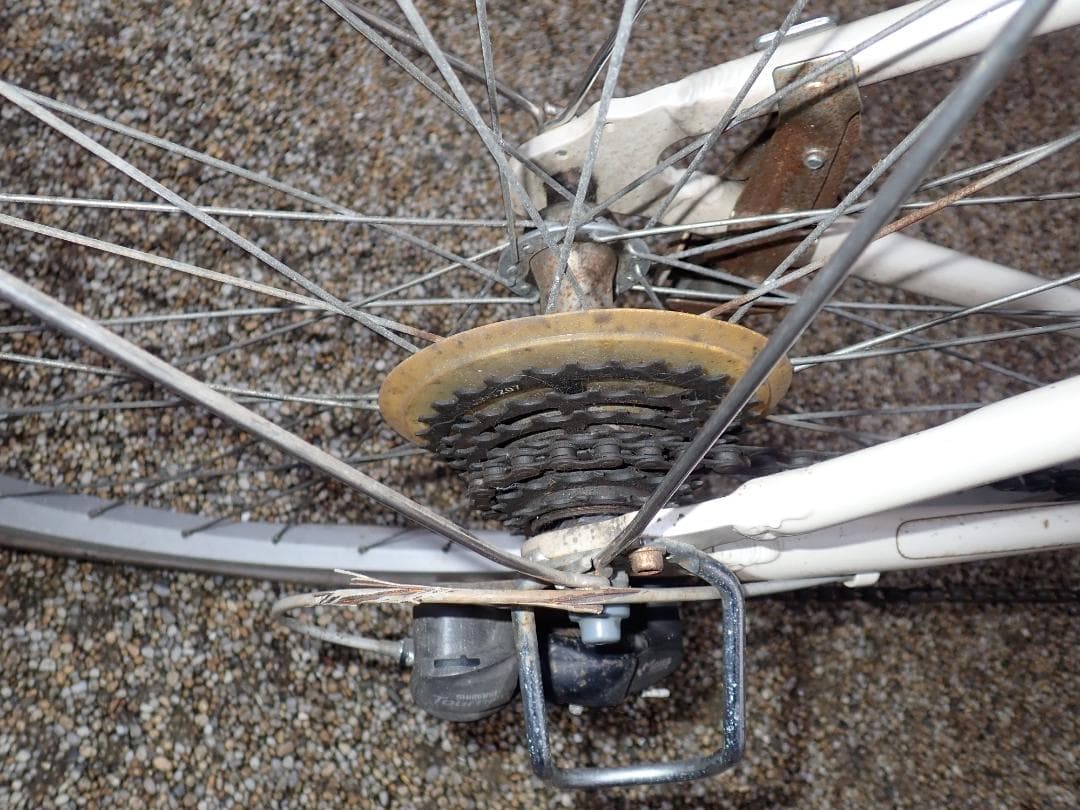 白いクロスバイク スポーツサイクル　アルミフレーム 27インチ　SHIMANO