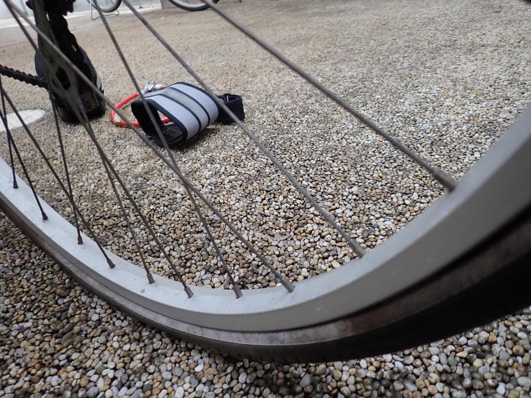 白いクロスバイク スポーツサイクル　アルミフレーム 27インチ　SHIMANO