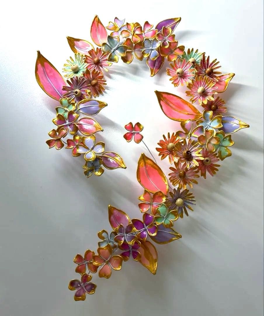 金の縁取りフラワーボタニカルリース　ワイヤークラフト　ディップアート　アート