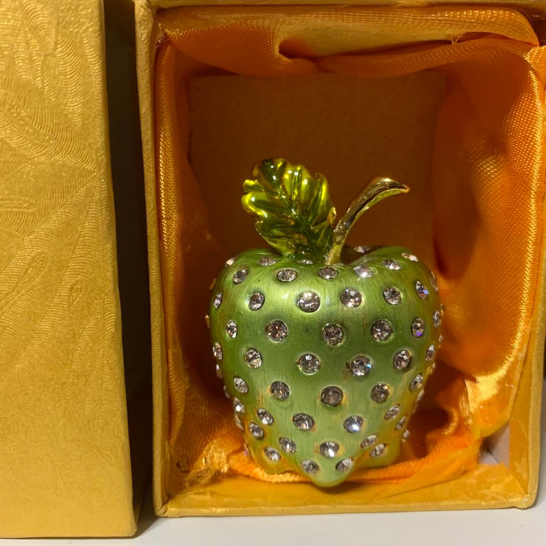 匿名送料無料 金属製の可愛いフルーツのオブジェ 小物入れ 箱付き
