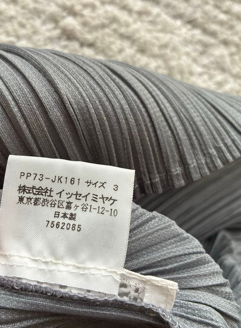 PLEATS PLEASEイッセイミヤケ　変形ブラウス　グレー　サイズ3