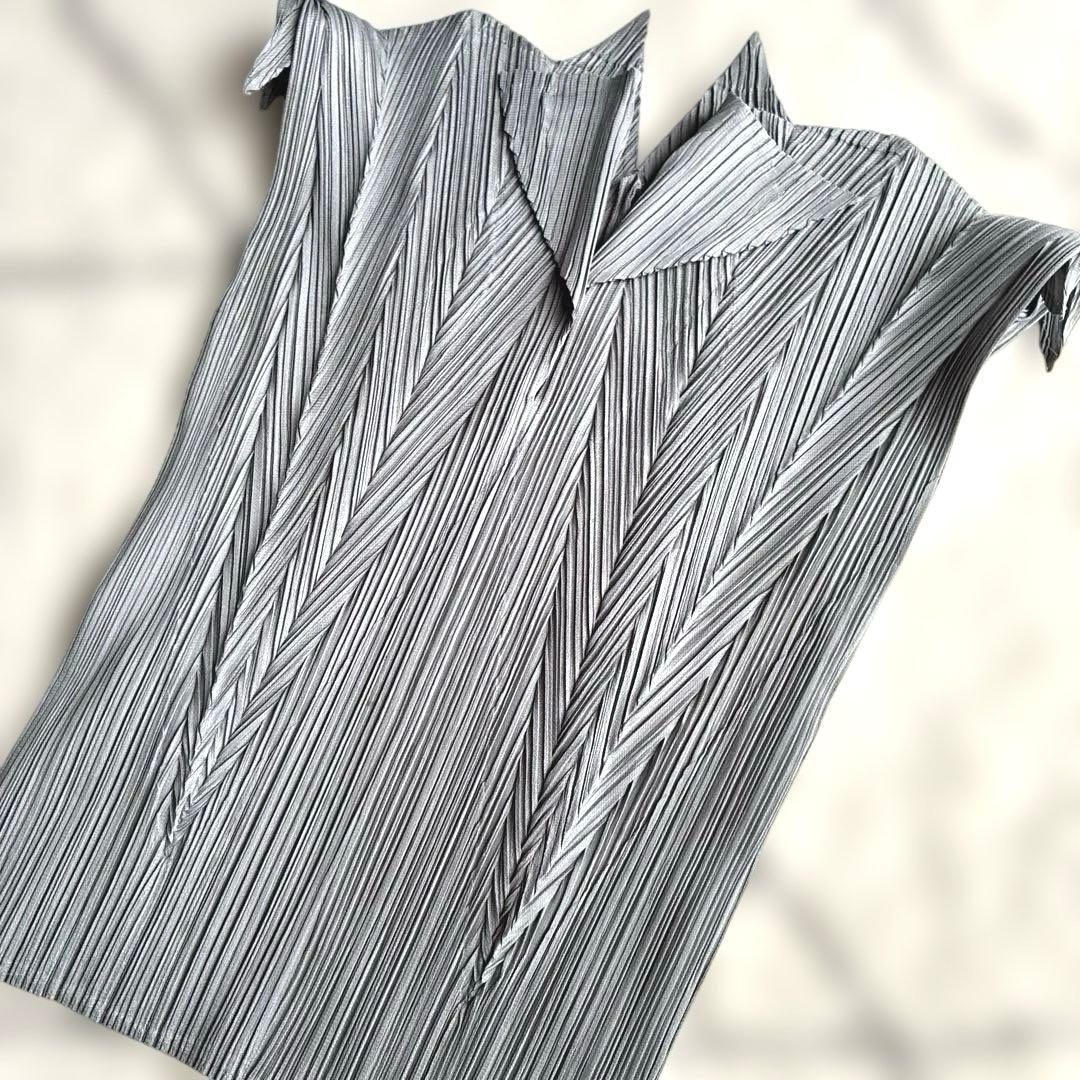PLEATS PLEASEイッセイミヤケ　変形ブラウス　グレー　サイズ3