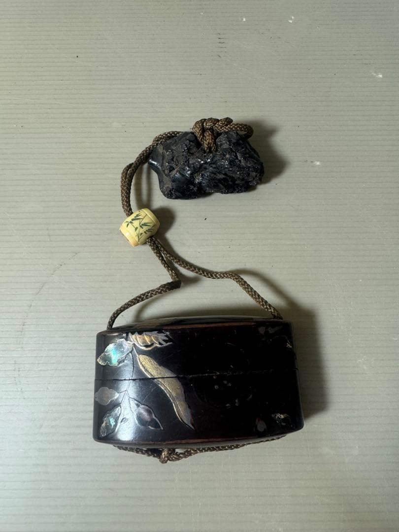 2426 時代物　印籠　根付