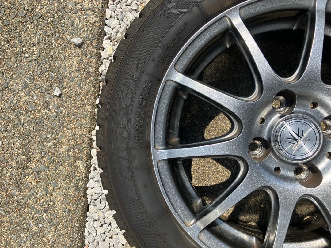 ［埼玉引き取り］トヨタ ルーミー　スタッドレスタイヤとホイルセット