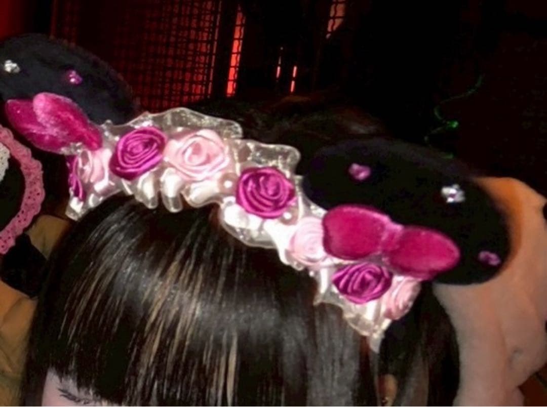 ディズニー　カチューシャ　ピンク　薔薇