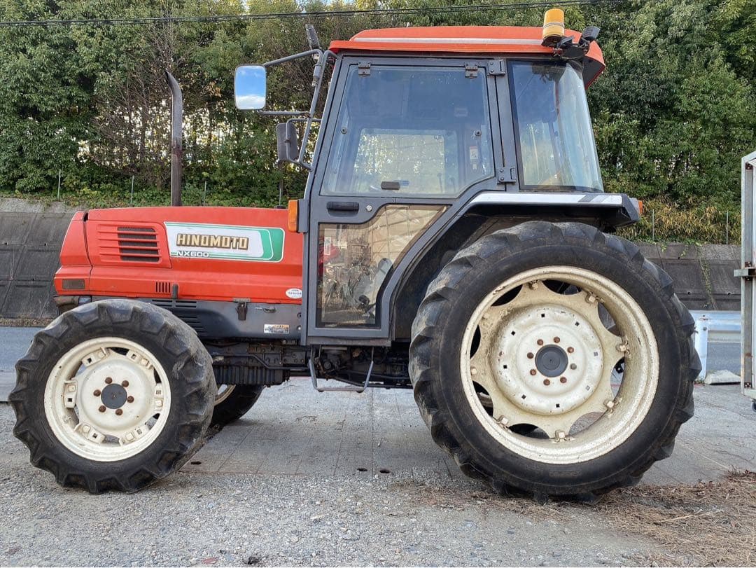 日野村田製トラクター キャビン付き オレンジ