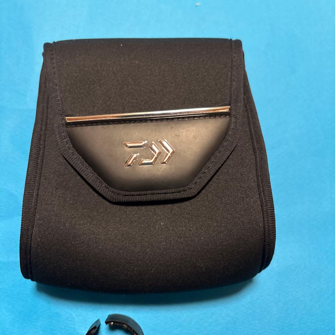 【美品】22トーナメントISO 3000LBD 釣武者リールポーチ付き