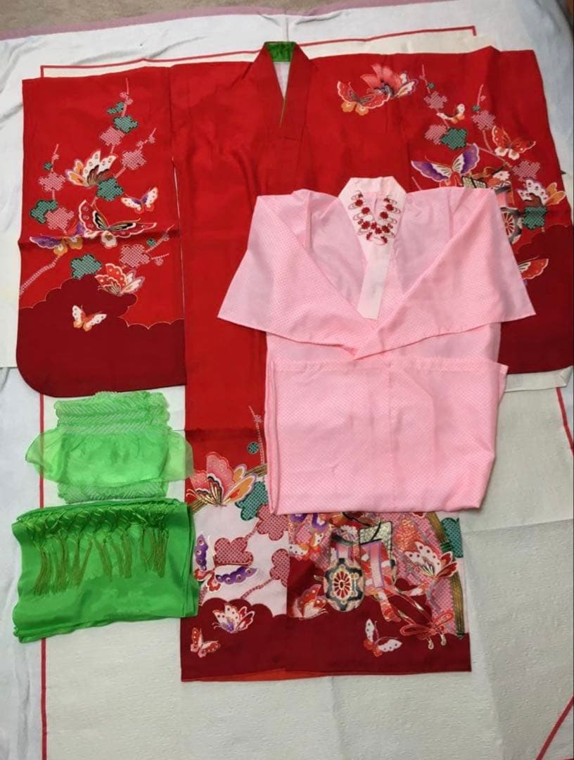 正絹　赤い花と蝶の着物セット　7歳