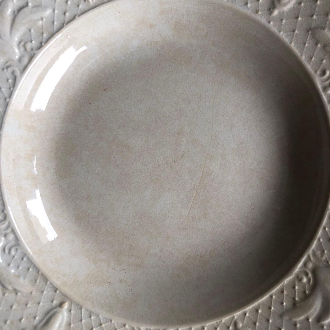 ボルドー 程よく色付いた枯れ感のあるレリーフプレート 深皿 フランスアンティーク