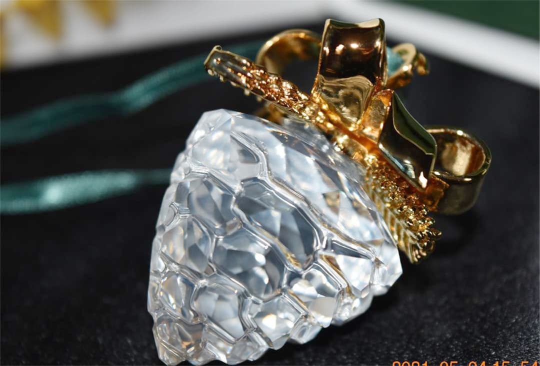 新品❗️Swarovski 苺オーナメント