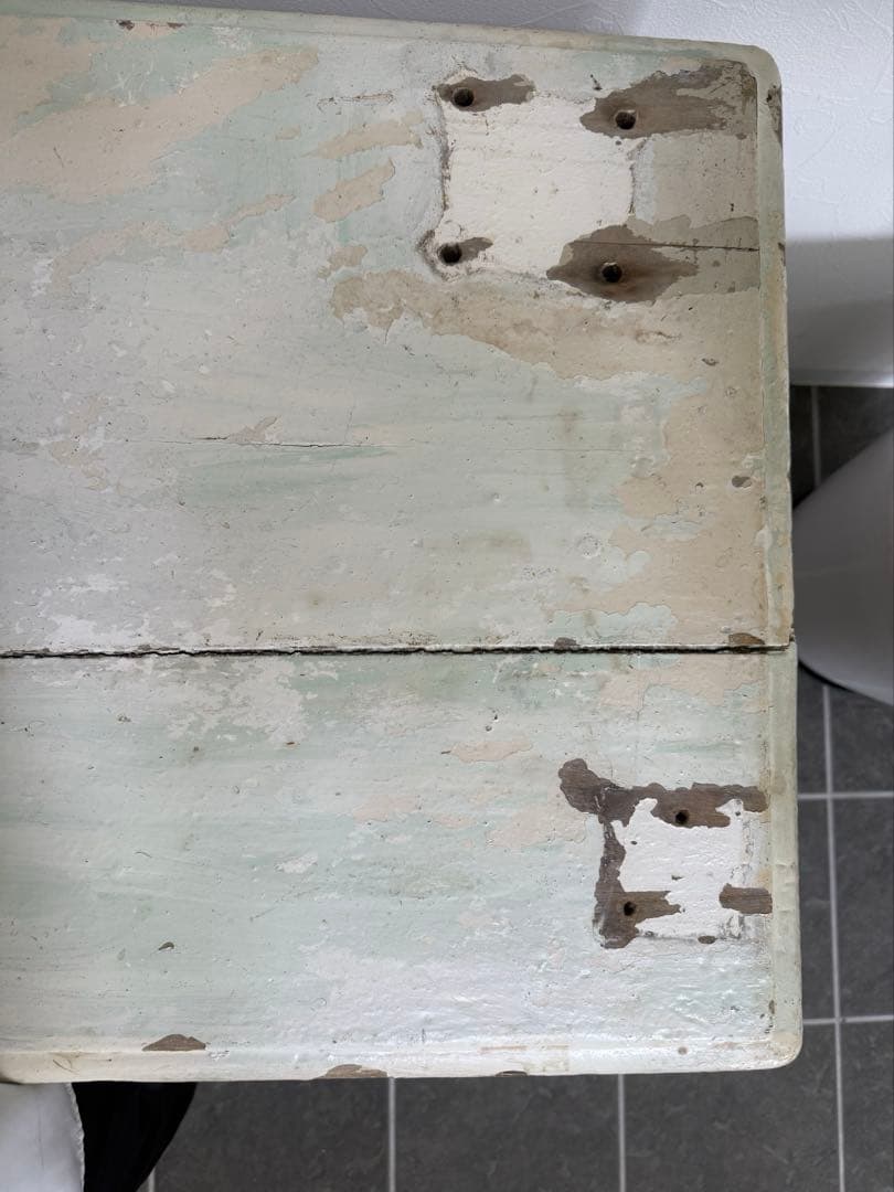 フランスアンティーク　シャビーシックなペイントの木製テーブル