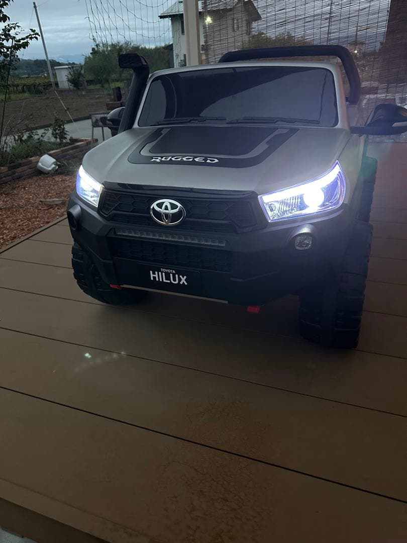 手渡し限定　乗用ラジコン　ハイラックス　ラギット