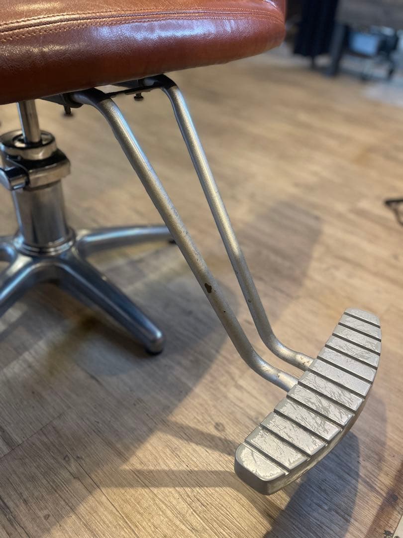 ② スタイリングチェア　セット椅子　美容椅子　サロン椅子　座椅子　　⚠️ジャンク品